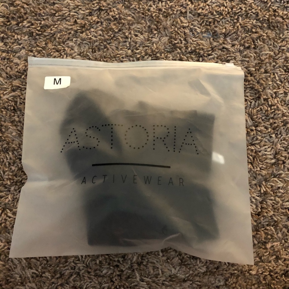 Astoria LUXE Max Support Sports Bra - Size M and L - Picture 3 of 7